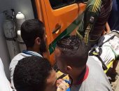 صور.. إصابة شخص اصطدمت سيارته بسور محور 26 يوليو اتجاه أكتوبر 