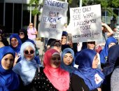 مظاهرات ضد قانون فى كندا يحظر التمييز الدينى بارتداء الحجاب أو الصليب