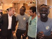 تفاصيل لقاء ساديو مانى ومحافظ الإسماعيلية بمقر إقامة منتخب السنغال قبل توجها للقاهرة.. نجم ليفربول يشيد بطقس الإسماعيلية.. ويؤكد:سعيد بالتواجد فى مصر بلد صديقى محمد صلاح ونسعى لرفع كأس البطولة فى القاهرة  (صور)