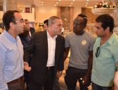 صور .. محافظ الإسماعيلية يلتقى ساديو مانى وبعثة السنغال 