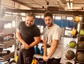 صور  .. إدوارد " إنسان جديد" فى الجيم مع هشام ماجد 