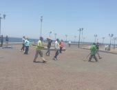 صور .. حملة مكبرة لإزالة الإشغالات على كورنيش الإسكندرية