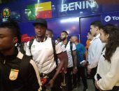 صور.. استقبال بعثة منتخب بنين فى الإسماعيلية على أنغام السمسمية 