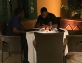 إيتو يتناول وجبة العشاء ويتمنى التوفيق للكاميرون فى الكان