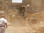 صور.. تنفيذ 5 قرارات إزالة تعديات لمبانى وأسوار بدون ترخيص بمدينة الأقصر