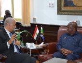 رئيس جامعة الإسكندرية يسقبل رئيس البرلمان التنزانى لبحث التعاون العلمى (صور)