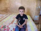 صور.. طفل لـ"محافظ سوهاج": "محتاج عملية توصيل أوتار علشان أحرك إيدى"