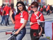 بعلم مصر وقميص صلاح.. المشجعات تدعم الفراعنة فى افتتاح الكان