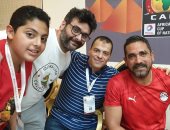 أمير كرارة يدعم المنتخب أمام زيمبابوي من مدرجات استاد القاهرة..صورة