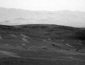 ضوء أبيض غامض على سطح كوكب المريخ يثير فضول علماء الفلك.. صور