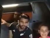 لف وارجع تانى.. شاهد بعيون سوبر كورة ما فعله رياض محرز من أجل هذين الطفلين