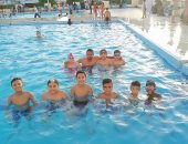 صور.. الشباب والرياضة بالأقصر تنظم دورات لتعليم الأطفال السباحة