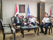 محافظ السويس يلتقي رئيس الاتحاد التونسى لكرة القدم  