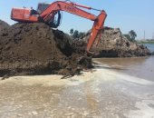 الرى تزيل ردم فى نهر النيل بأسيوط على مساحة 400 متر مكعب