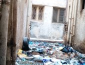 أرملة تستغيث بالمسئولين فى البحيرة: المجارى بهدلت شقتى