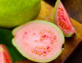 فاكهة الصيف اللذيذة..فوائد عديدة ل الجوافة تعالج الاسهال وتقوى المناعة