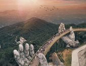 بين إيدين الجبل.. الجسر الذهبى فى فيتنام أجمل جسور العالم "صور"