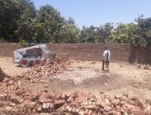 صور.. مدينة القرنة تنفذ 5 قرارات تعدى على 850 مترا من أراضى الدولة بالأقصر