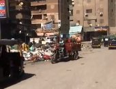 قارئ يشكو من سير سيارات عكس الاتجاه و تراكم القمامة امام سنترال الوراق