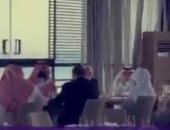 محمد بن سلمان وبومبيو يتناولان الغداء بجدة ويلتقطان الصور مع الأطفال.. فيديو