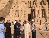 سفير الفاتيكان يزور المعالم الأثرية بأسوان ويتفقد كنائس كوم إمبو