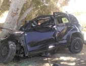 بالأسماء.. مصرع 3 أشخاص فى حادث تصادم سيارة بشجرة على طريق مطروح