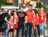 صور.. أحمد مرتضى منصور وأسرته يؤازرون الفراعنة أمام الكونغو