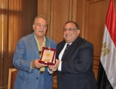 مجلس جامعة حلوان يكرم علماء الجامعة الحاصلين على جوائز الدولة لعام 2019
