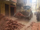 صور.. حملات لرفع إشغالات المحلات التجارية وإيقاف بناء مخالف بسوهاج