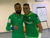 صورة .. الحضرى لـ" جنش " بعد إصابة الصليبى : قدر الله وما شاء فعل