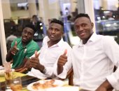 عزومة عشاء من فيكتور وانياما لنجوم كينيا بأحد مطاعم القاهرة.. صور