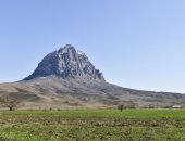صور.. جبل الأفاعى بأذربيجان ذو القمة المقسومة نصفين.. ما علاقته بسفينة نوح؟