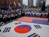 صور.. مسيرة فى كوريا الجنوبية تحتفى بزيارة ترامب إلى سول