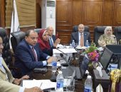 رئيس جامعة بني سويف : ايقاف التعامل النقدي نهائياً بوحدة السيارات واستبداله بالإلكترونى 