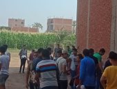  توافد طلاب الثانوية لأداء امتحان اليوم ومراجعة المواد حتى اللحظة الأخيرة