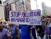 احتجاجات فى إسبانيا تطالب بإنقاذ الكوكب من الارتفاع فى درجات الحرارة