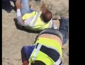 فيديو.. شاب لبنانى يتسبب فى علقة موت لعمال عرب فى كازاخستان.. والسبب صورة