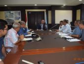 محافظ البحر الأحمر يشدد على سرعة الانتهاء من رصف طريق الدائرى الأوسط