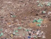 انتشار القمامة بقطعة ارض فضاء عدم وجود عمال نظافة بمنطقة الكوم الاخضر