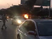 فيديو.. إصابة شابين فى اشتعال النيران بسيارة ملاكى بطريق صلاح سالم