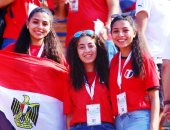 صور.. الجميلات تزين استاد القاهرة لمؤازرة الفراعنة أمام أوغندا