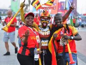 بتقاليع مختلفة.. الجماهير الأوغندية تغزو استاد القاهرة فى مواجهة مصر