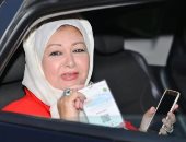 صور.. عفاف شعيب والداعية مصطفى حسنى يؤازران المنتخب أمام أوغندا