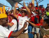 صور.. فرحة جماهير مدغشقر بفوز فريقهم على نيجيريا .. ويؤكدون : شعب مصر ودود جدا ومرحب بضيوفه.. ونيجيريا: تنظيم مصر لكأس الأمم أكثر من رائع.. ومشجع: باللغة العربية مصر "أم الدنيا".. وشاب مصرى يرحب بالنسور بلافتة