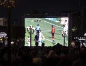 صور.. أعضاء الأهلي يتابعون مباراة مصر وأوغندا في امم افريقيا