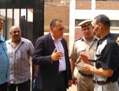محافظ الشرقية يأمر بإزالة شادر لحوم مخالف خلال جولته فى بلبيس