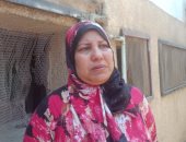  "ست بـ 100 راجل".. وردة: شفت المر علشان بناتى.. وزوجى شغال باليومية بس مفيش شغل.. واشتغلت فى بورسعيد وكنت بنزل يوم واحد أشوف أولادى وأرجع تاني.. وعملي بالفحم خلاني أجيب دم من فمي