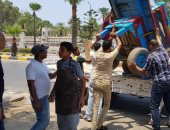 صور.. حملات بحى شرق الإسكندرية لمنع تعديات المقاهى على الطريق العام