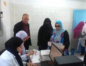 صور.. توافد الفتيات والسيدات على المركز الطبى ببنها للمشاركة بحملة سرطان الثدى