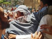 شخص يحاول التخلص من قاتل شقيقه بـ"جاكوش" أخذا بالثأر أمام محكمة شبرا الخيمة